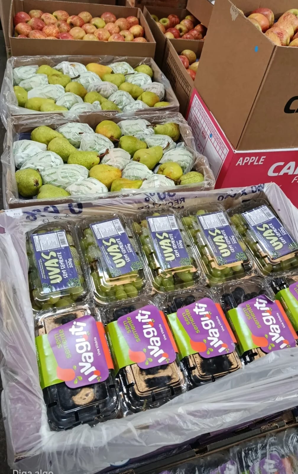 Peras e uvas frescas